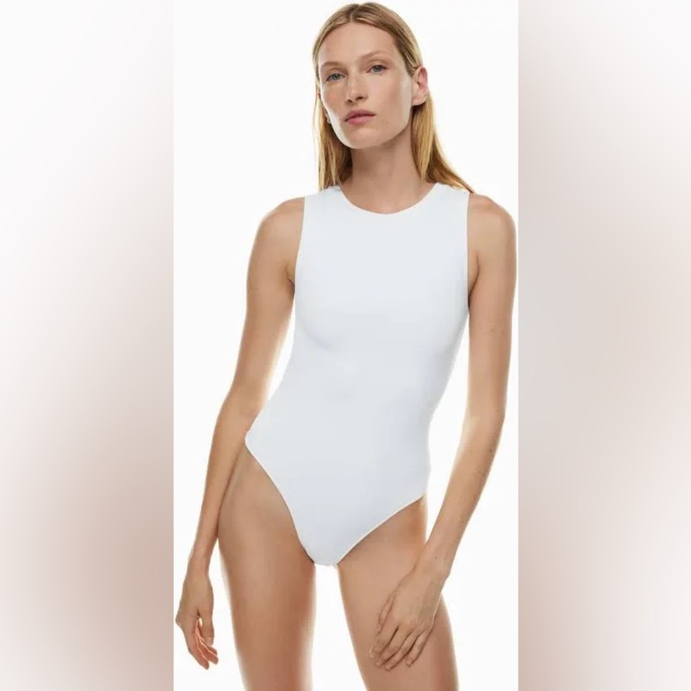 Aritzia
Contour Crew Bodysuit